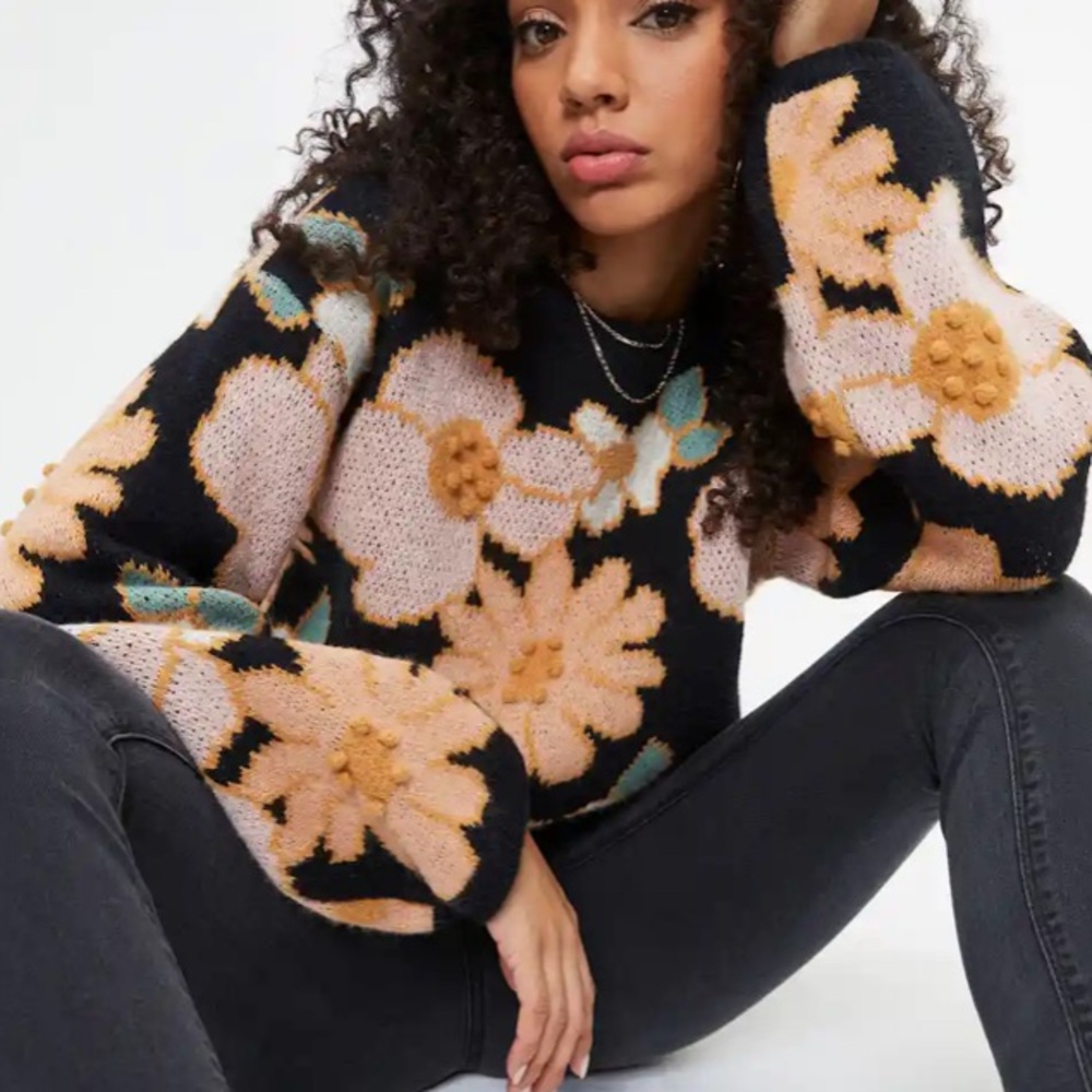 NWT VICI STORIA ARLOW FLORAL EMBROIDERED PULLOVER SWEATER SZ XS - Picture 3 of 6